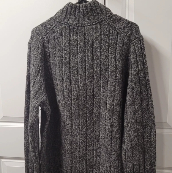 Eddie Bauer Men's Sweater Size: Large 1/4 Button Lambswool Blend - Picture 7 of 10